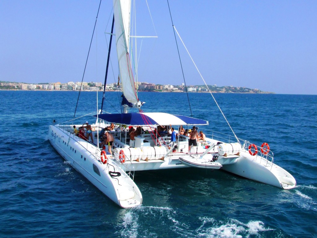Por qué escoger un catamarán para mi viaje